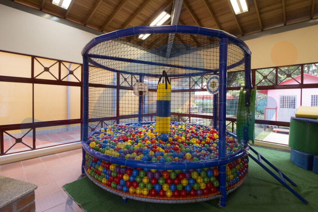 Colegio La Ensenanza Piscina de pelotas