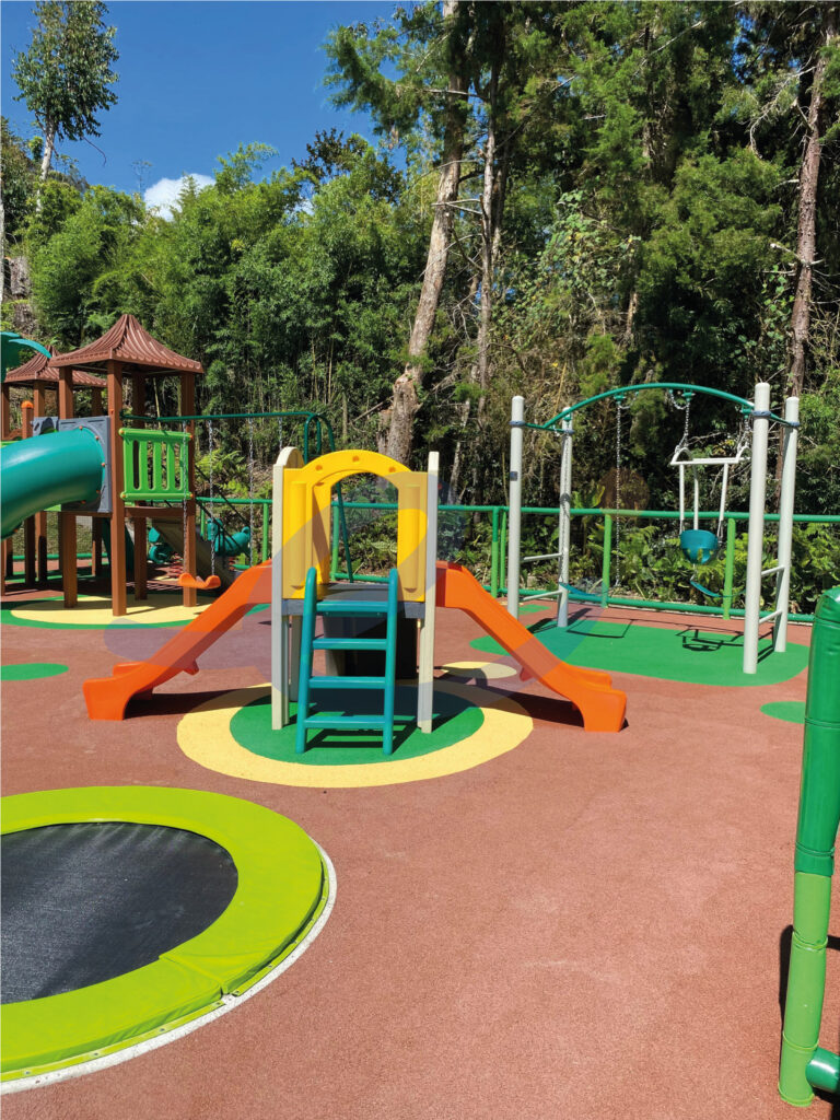 Hotel Tau House Juegos parques infantiles little
