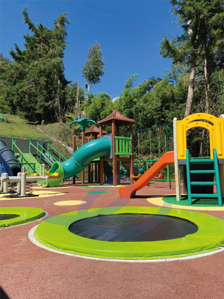 Hotel Tau House Juegos parques infantiles Modulos 2
