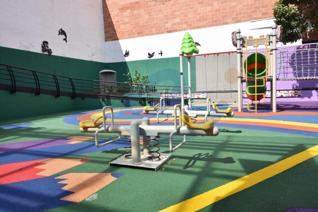MODULOS 21 PLAY ESTRUCTURAS INFANTILES COLEGIO NINOS