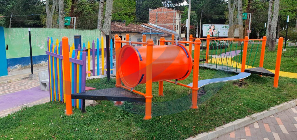 MODULOS 32 PLAY ESTRUCTURAS INFANTILES COLEGIO NINOS