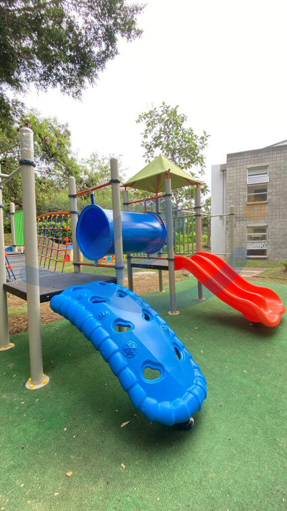 PI 2 PLAY GROUND ESTRUCTURAS INFANTILES COLEGIO NIÑOS