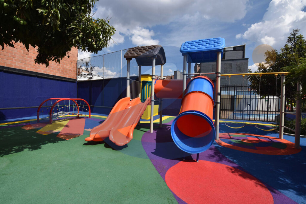 PI 3 PLAY GROUND ESTRUCTURAS INFANTILES COLEGIO NIÑOS